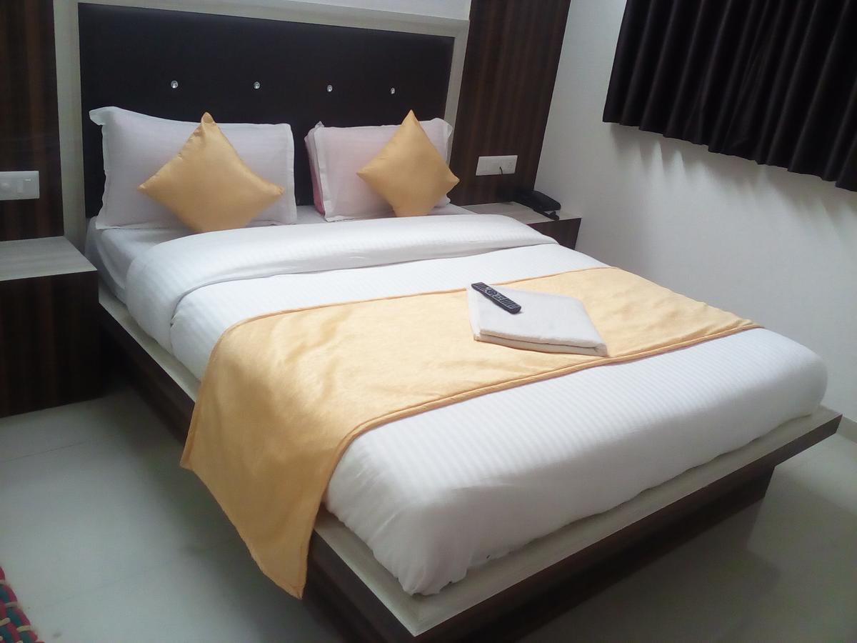 Hotel Sunstay Ahmedabad Exterior foto