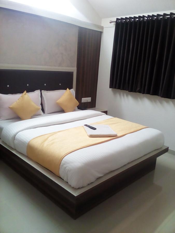 Hotel Sunstay Ahmedabad Exterior foto